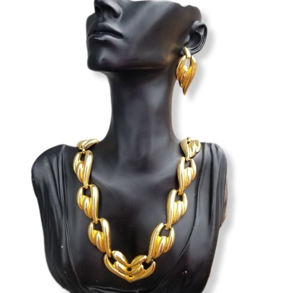 VINTAGE GOLDTONE WINGED HEART STATEMENT NECKLACE & EARRINGS SET - Picture 1 of 10